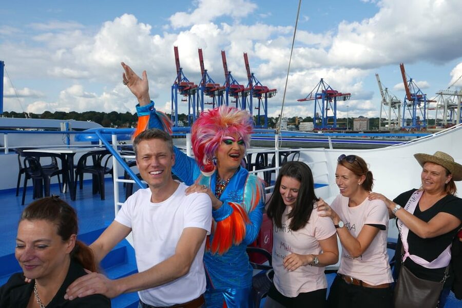 Hamburg: Party Harbor Cruise with Olivia Jones - A Hamburg harbor tour with a late-night personality