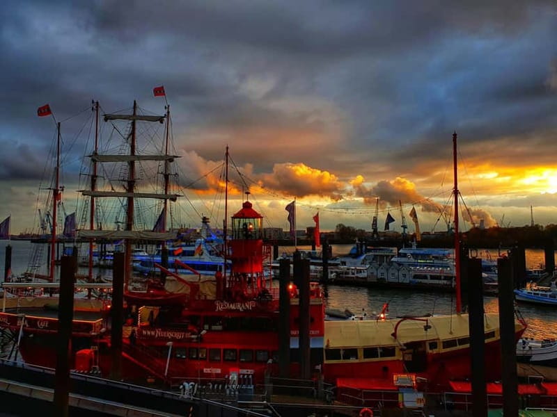 Hamburg: Private Harbor Tour by Boat - The private format and what $1,415 really means