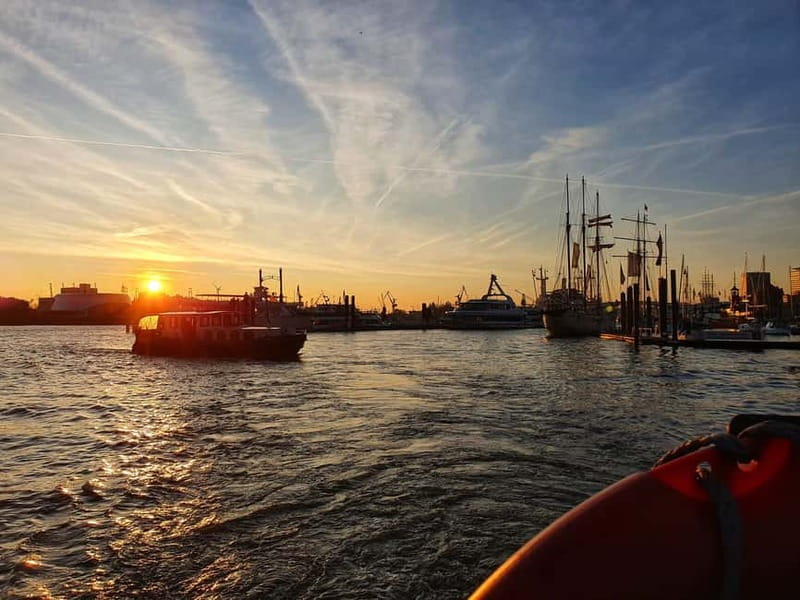 Hamburg: Private Harbor Tour by Boat - Meeting at the Hard Rock Cafe or Busparkplatz