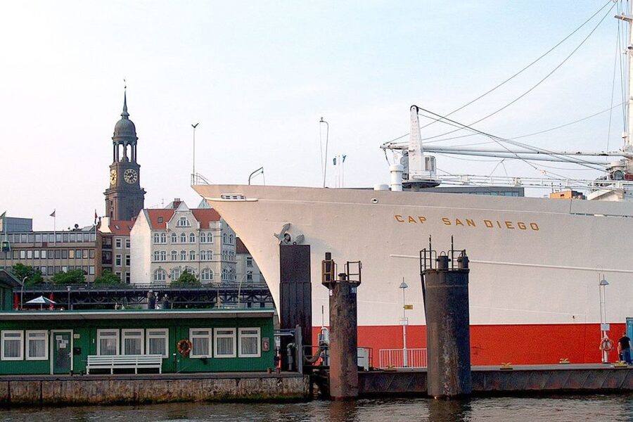 Hamburg: Traditional Harbor Tour with Commentary - Key Points Before You Book