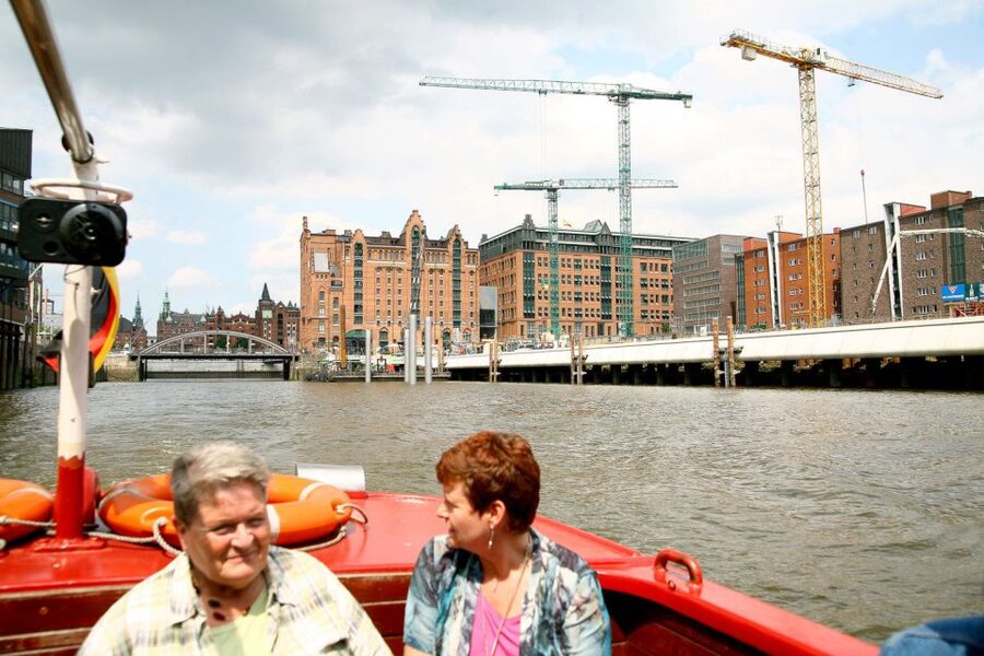 Hamburg: Traditional Harbor Tour with Commentary - Is One Hour Enough?