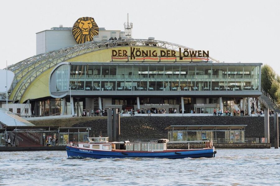 Hamburgs Highlights: Harbor Cruise & Reeperbahn Walking Tour - Panoptikum, Schmidt’s Tivoli, and Beatles stories