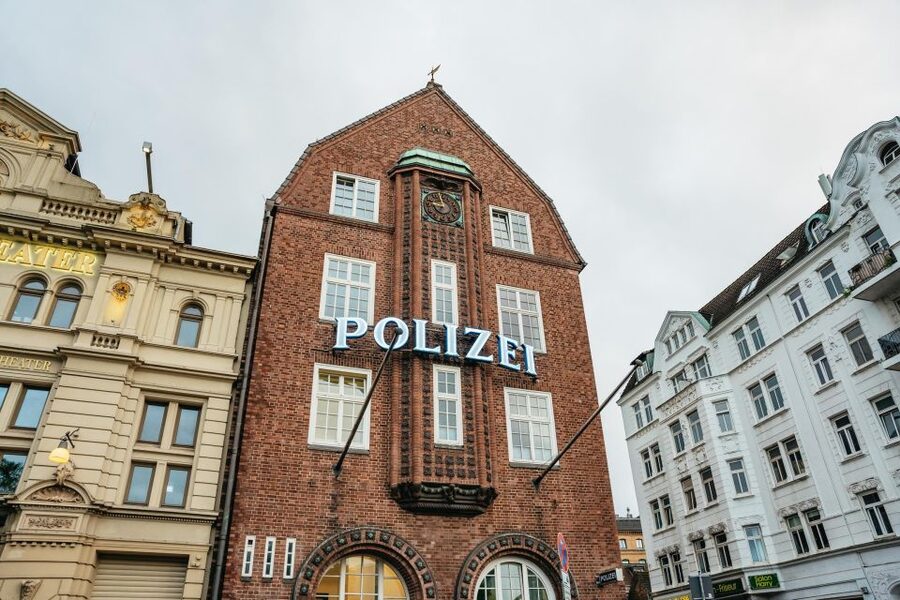 Hamburgs Highlights: Harbor Cruise & Reeperbahn Walking Tour - Timing the two parts without rushing