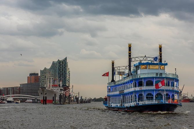 Harbor cruise on the beautiful Elbe - What this one-hour cruise is really like