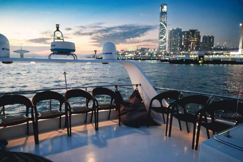 HK: Victoria Harbor Tour & Symphony of Lights (Free Drinks) - Is $12 good value?