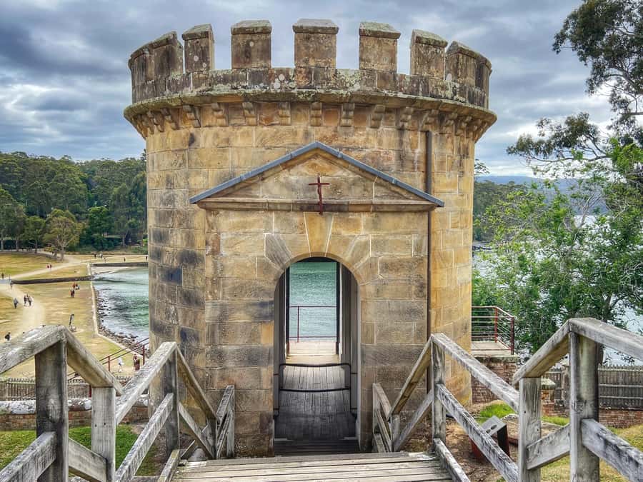 Hobart: Port Arthur, Harbor Cruise and Isle of the Dead Tour - Remarkable Cave and the question of extra scenery