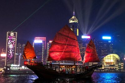 Dukling, Antique Boat Tour in Victoria Harbour