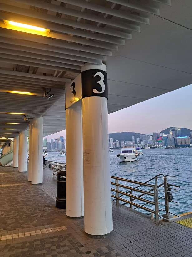 Hong Kong: Victoria Harbour Evening Cruise with Drinks - Why a short harbour cruise works so well