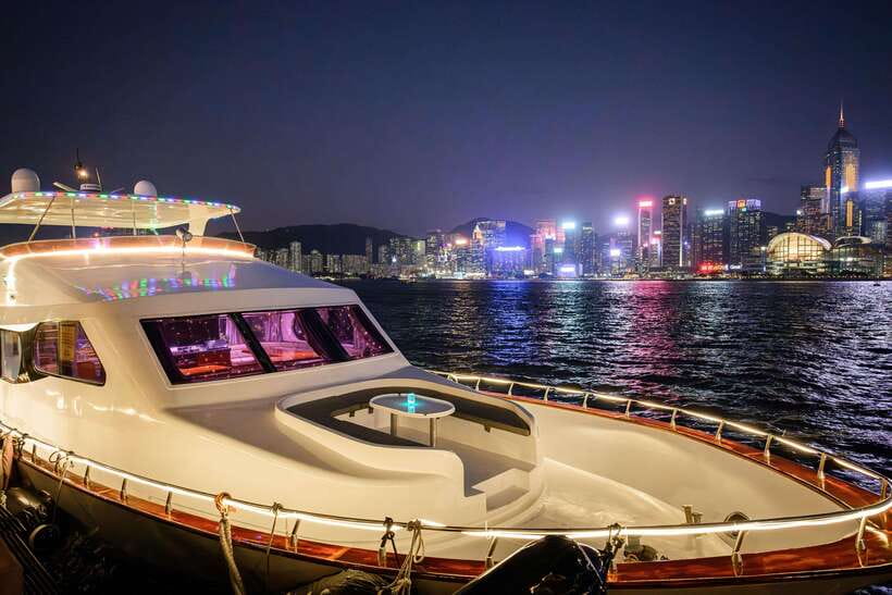 Hong Kong: Victoria Harbour Evening Cruise with Drinks - Where the experience falls short