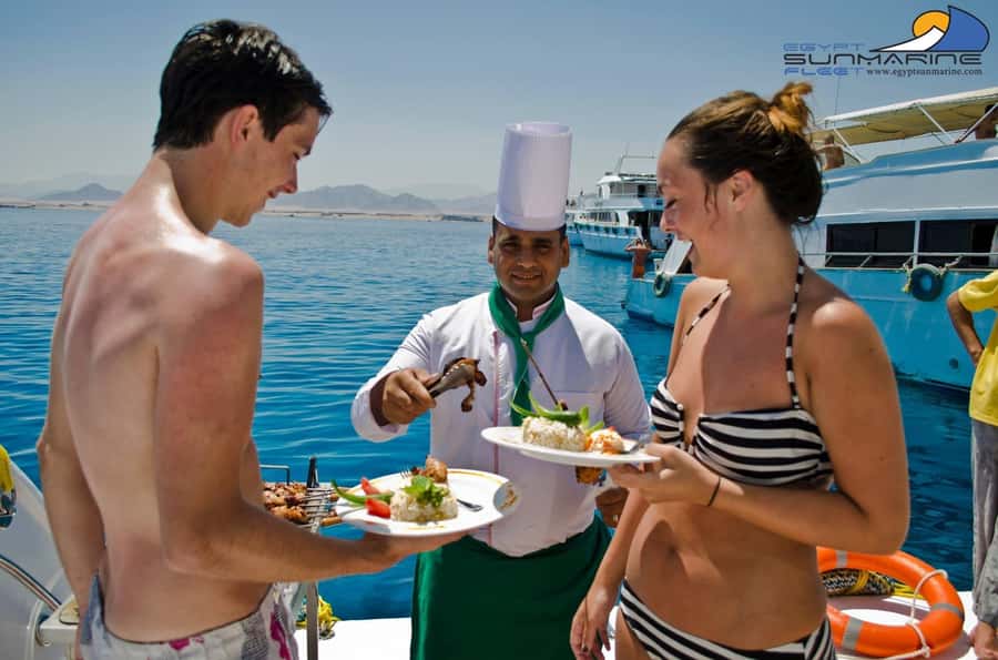 Hurghada: Luxury Orange Bay Cruise with Lunch and Pickup - Orange Bay or Giftun Island for 45 minutes