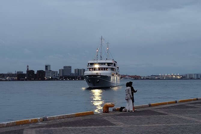 Kobe: Glamorous Harbor Lights & Tower Panorama - Finishing across the water at Harborland Mosaic