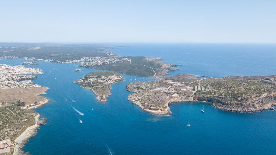 Mahon: Harbor Boat Tour with Underwater Viewing & Commentary - The best time and practical tips