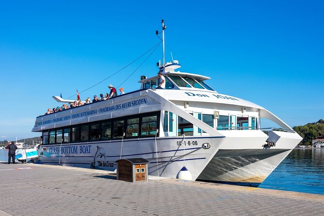 Mahon Harbour Boat Tour with Mahon Market and Gin Distillery - Mahon old town in three hours
