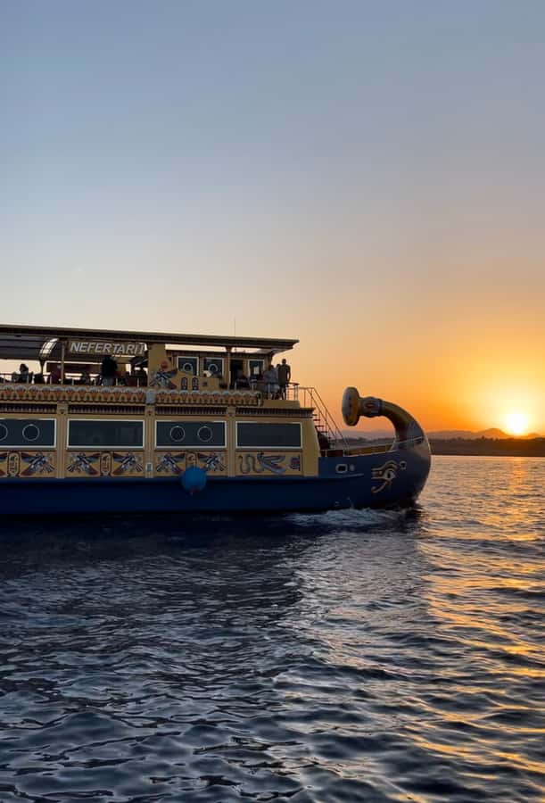 Marsa Alam: Nefertari Sunset Turtle Bay Cruise with Dinner - The 15-minute cruise to Marsa Mubarak