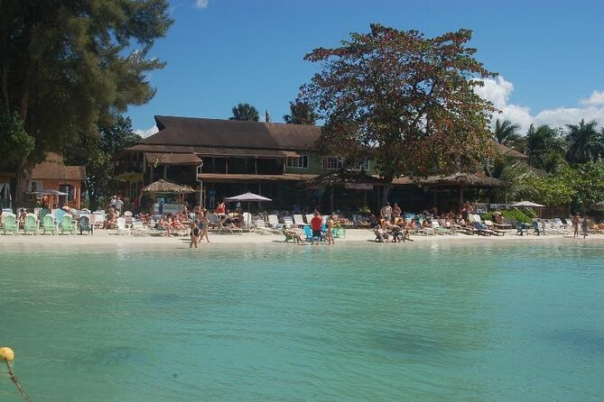 Negril Beach Break and Ricks Cafe - Montego Bay Cruise Port - Rick’s Cafe and the famous cliff jumping