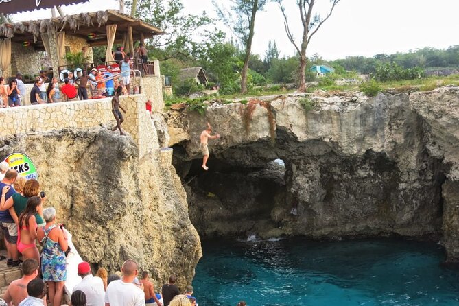 Negril Beach Break and Ricks Cafe - Montego Bay Cruise Port - Leaving Montego Bay for Jamaica’s western coast