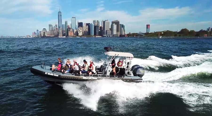 New York City: Harbor Speedboat Tour - Under the Brooklyn Bridge and up to the Manhattan Bridge