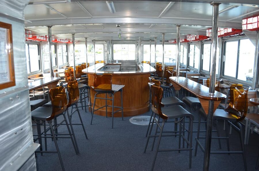 Newport, Rhode Island: Scenic Narragansett Bay Cruise - Forts, lighthouses, and the Jamestown shoreline