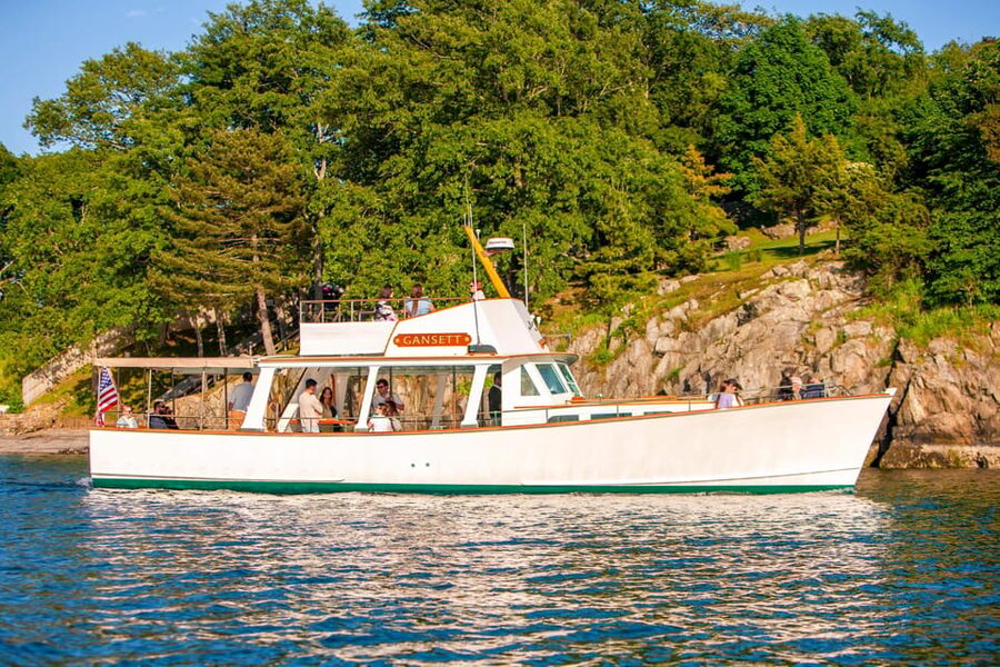 Newport, RI: Evening Cruise on Newport Harbor - Your complimentary drink and optional stuffies
