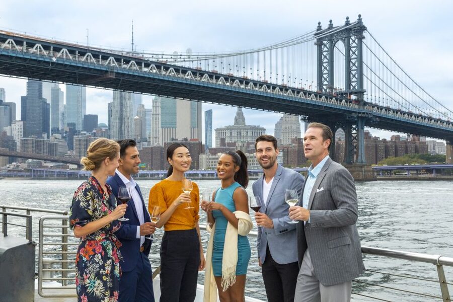 NYC: Christmas Day Buffet Brunch or Dinner Harbor Cruise - The Statue of Liberty photo opportunity