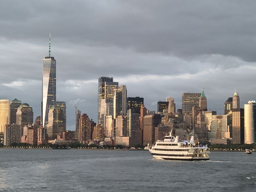 NYC: Christmas Day Buffet Brunch or Dinner Harbor Cruise - DJ music, games, and the Christmas mood