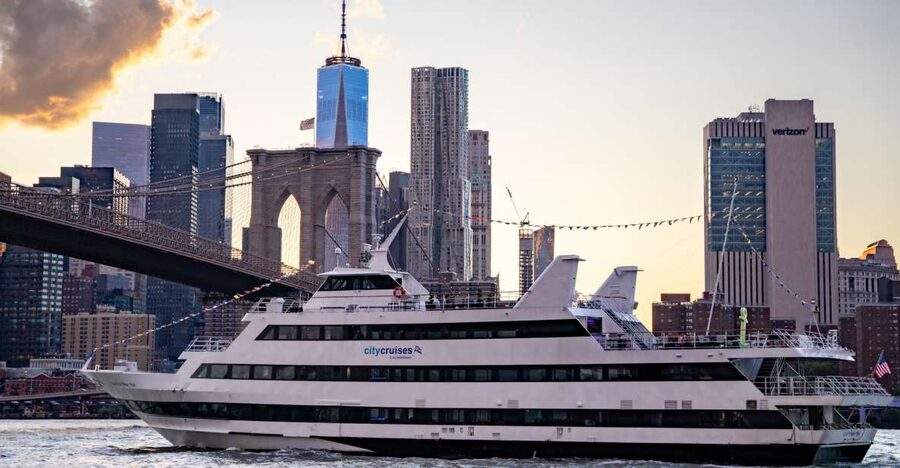 NYC: Christmas Eve Buffet Lunch or Dinner Harbor Cruise - Service, seating, and small planning details