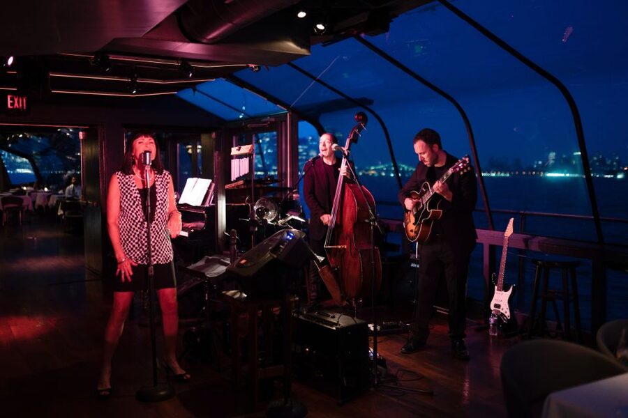 NYC: Christmas Eve Gourmet Brunch or Dinner Harbor Cruise - Who Should Book This Christmas Eve Cruise?