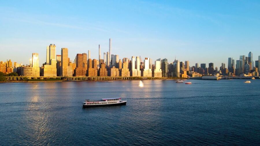 NYC: Circle Line 2h Harbor Lights Cruise Skip-The-Box-Office - Ellis Island, Governors Island, and the Statue of Liberty