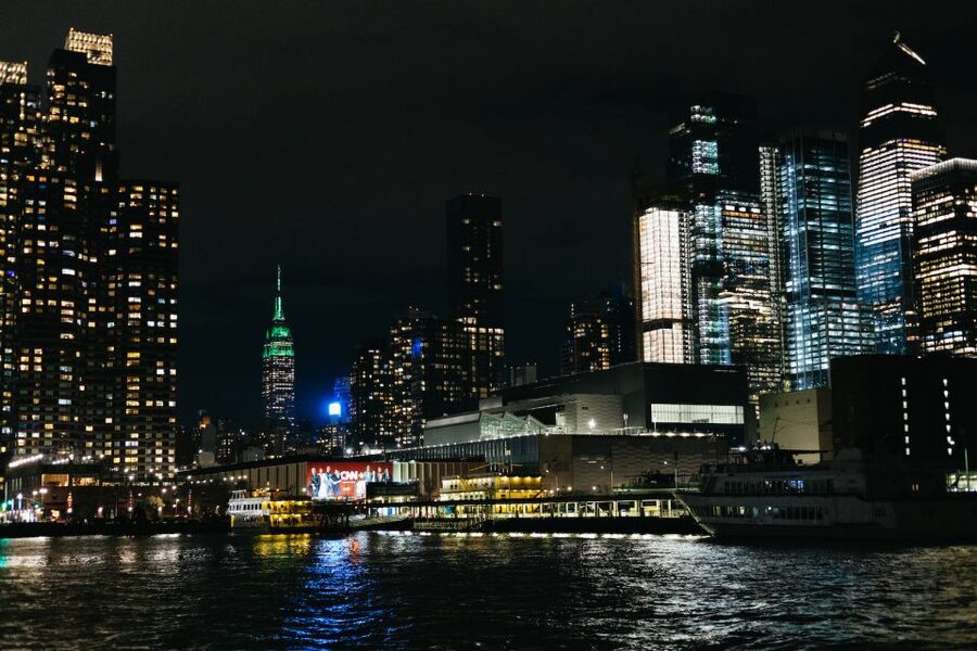 NYC: Circle Line 2h Harbor Lights Cruise Skip-The-Box-Office - The return view of Midtown and the West Side