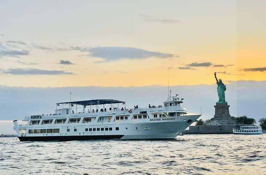 NYC: Sightseeing Harbor Cruise on the Grande Mariner - Pier 36 and the first look at Lower Manhattan
