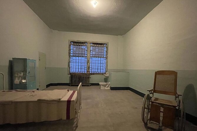 Official Alcatraz Tour Ticket with Ferry Rides From Pier 33 - The audio tour versus exploring alone