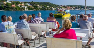 1-Hour Harbor Cruise with Underwater Views