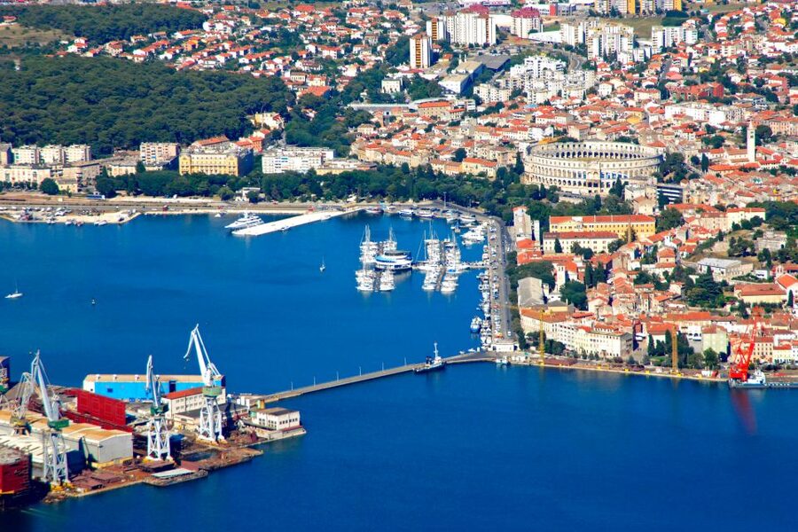 Pula: Harbor Cruise with unlimited Drinks - The Pula Breakwater and open sea views