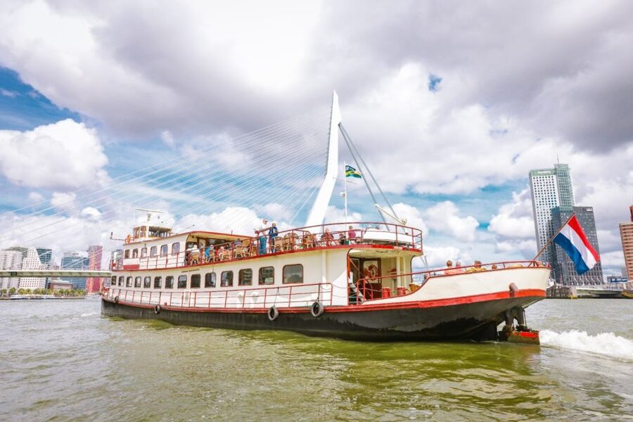 Rotterdam: Harbor Cruise on a Historic Ship - How the audio commentary affects the experience