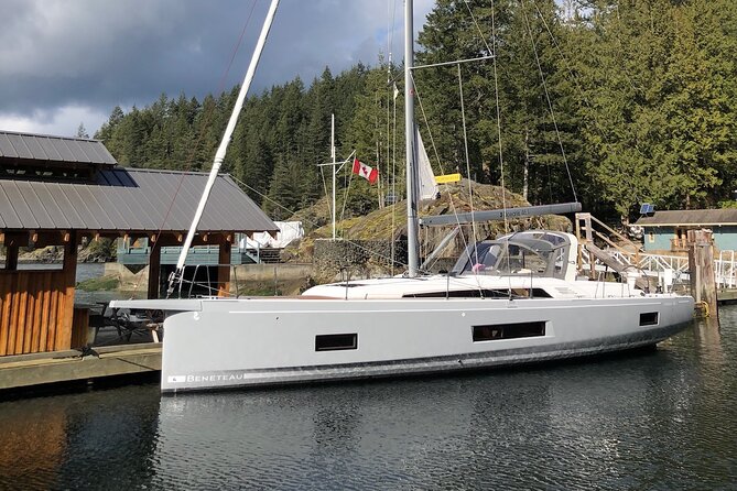 Sailing Charter around Vancouver Harbour Private Tour - North Shore mountain views