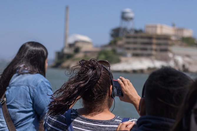 San Francisco: Golden Gate Bay Cruise (60 Minutes) - Returning past the Bay Bridge and Coit Tower