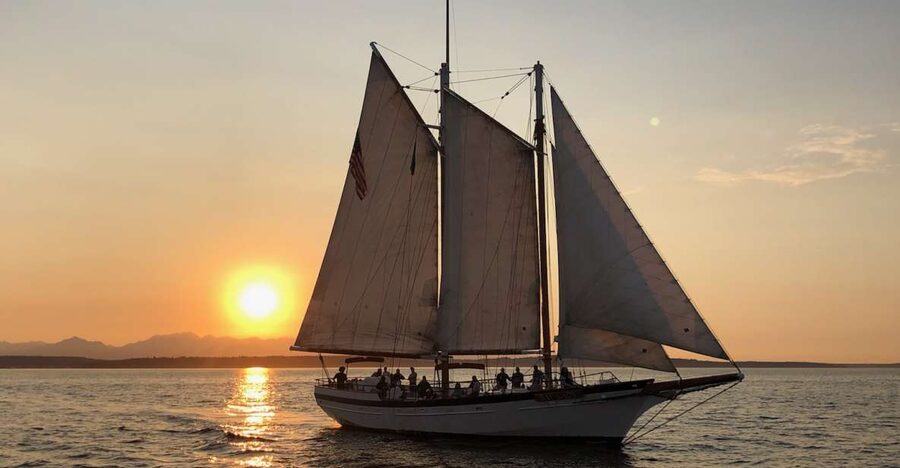 Seattle: Tall Sailboat Sunset Harbor Cruise - Seattle after dark