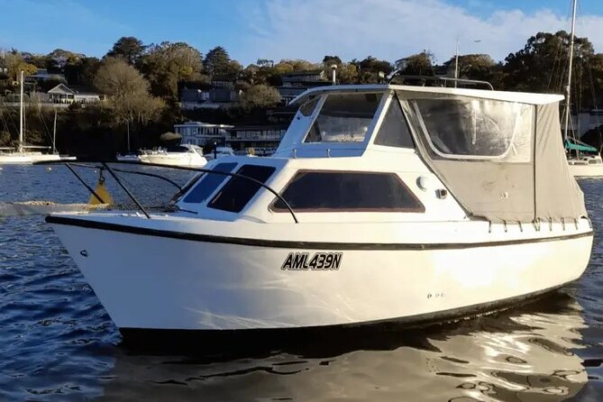 Self Drive Boat Hire Sydney Harbour (No license required) - Taking control of Coral at Spit West Reserve