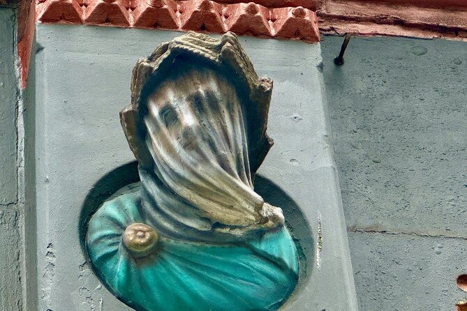 Self-Guided Walking Tour of Bristol's Harbourside History - Queen Square and the tale of a fallen king
