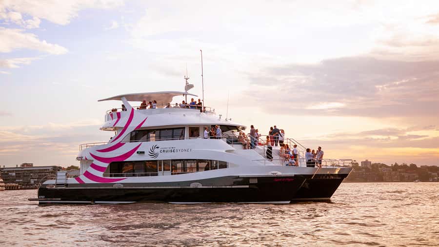 Sydney: 3-Course All Inclusive Dinner Harbour Cruise - A three-course dinner with a New South Wales focus
