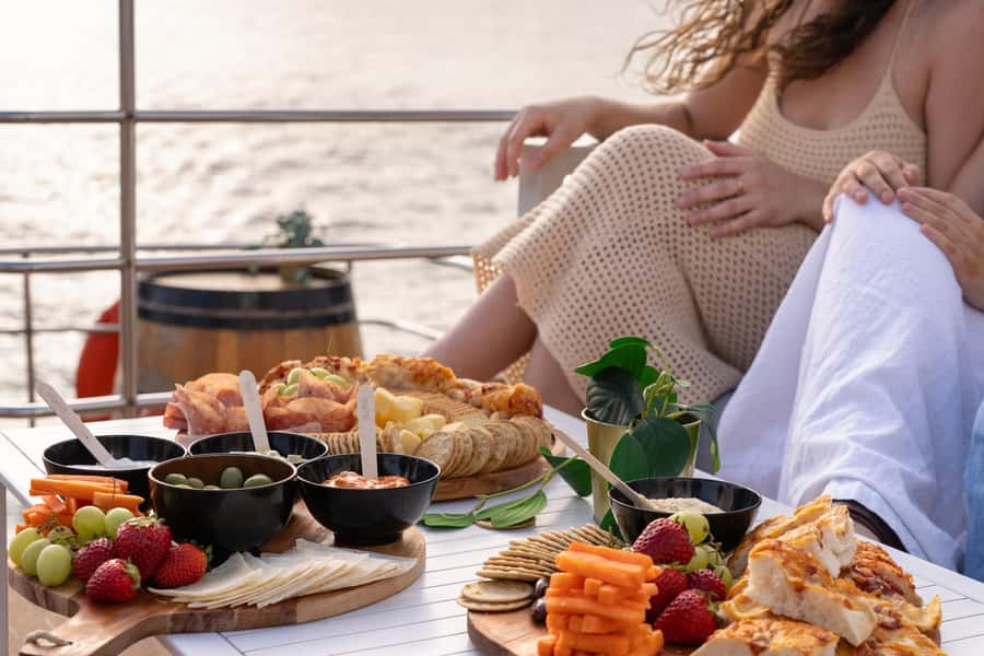 Sydney: Golden Glow Sunset Harbour Cruise with 1 Drink - Why a sunset cruise suits Sydney Harbour