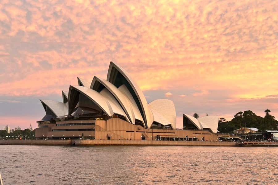 Sydney: Golden Glow Sunset Harbour Cruise with 1 Drink - Finding Aquarium Wharf before departure