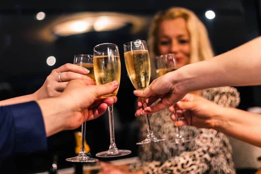 Sydney: Harbour Dinner Cruise with 3, 4 or 6-Course Menu - Weekend music and the onboard mood