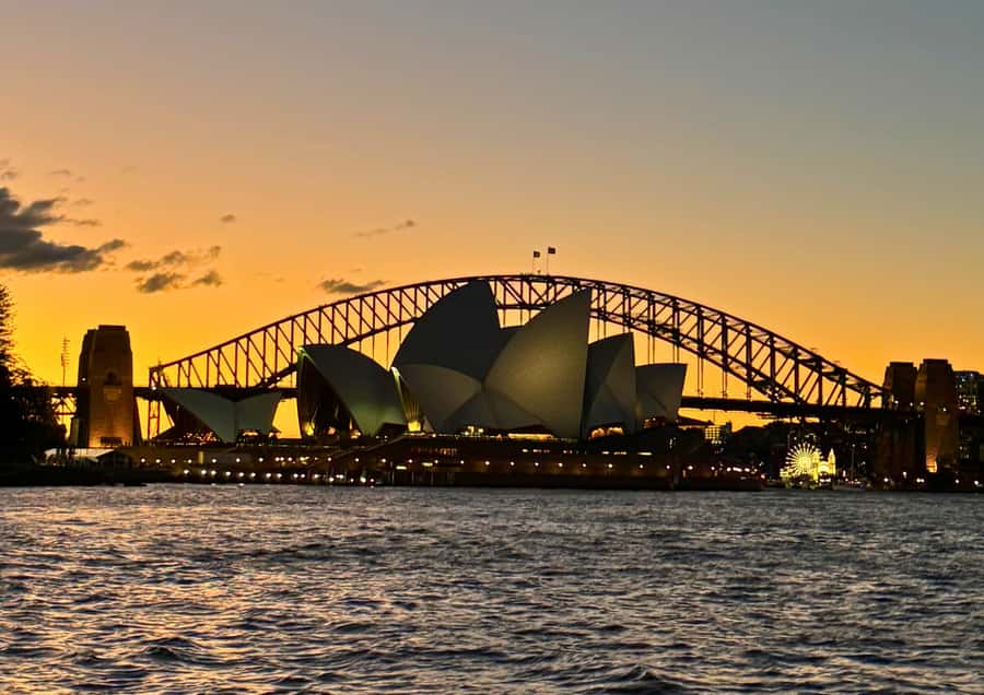 Sydney: Harbour Dinner Cruise with Buffet - Boarding and settling into the boat