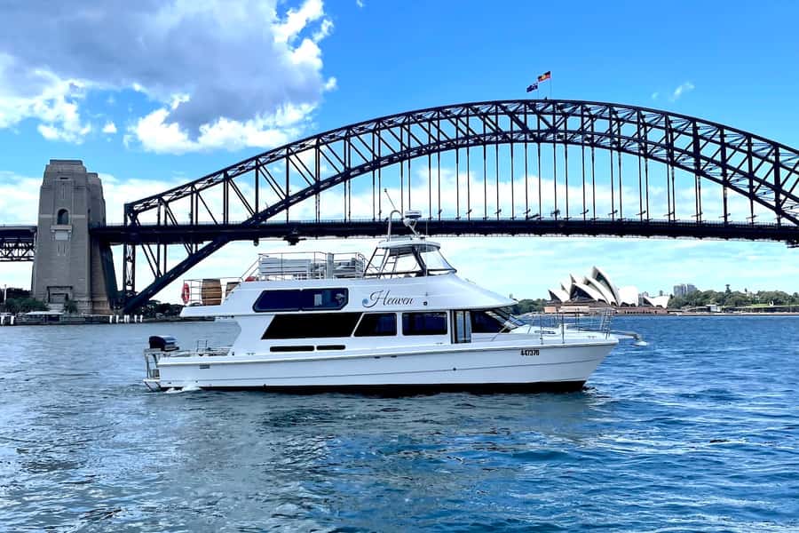 Sydney: Intimate Vivid Harbour Cruise with Canapes - Why a small boat improves Vivid Sydney