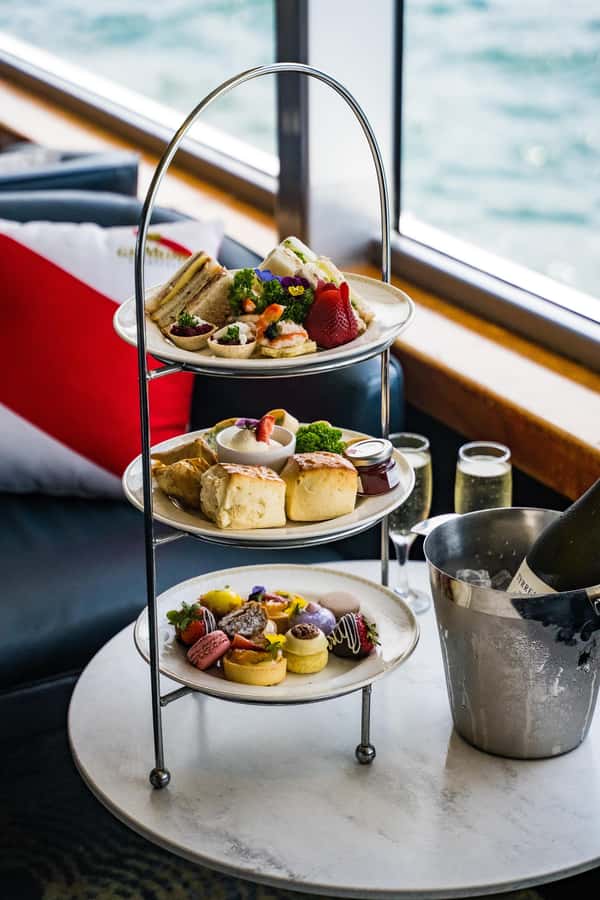 Sydney: Relaxing High Tea Cruise on Sydney Harbour - Choosing your seat for the best experience