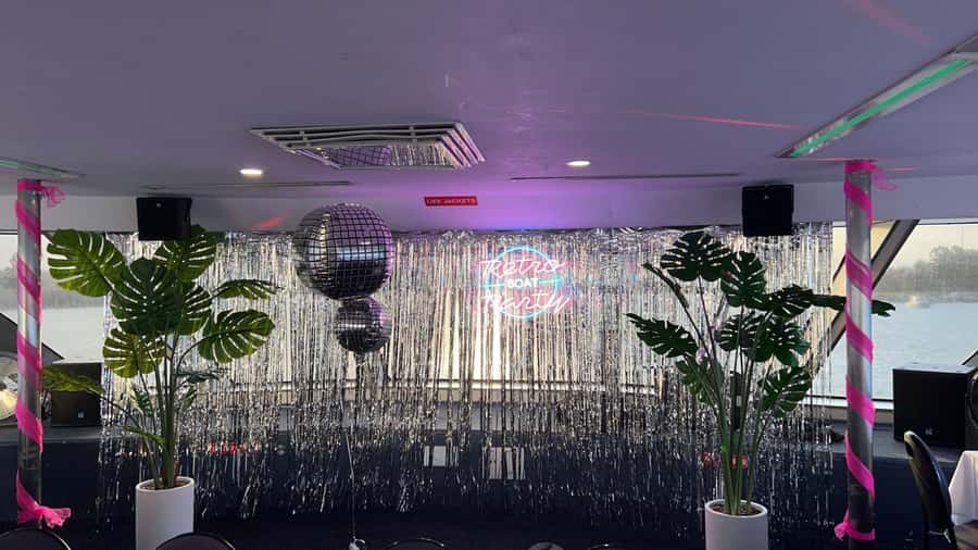 Sydney: Retro Party Cruise in Sydney Harbour with Snacks - Key points at a glance