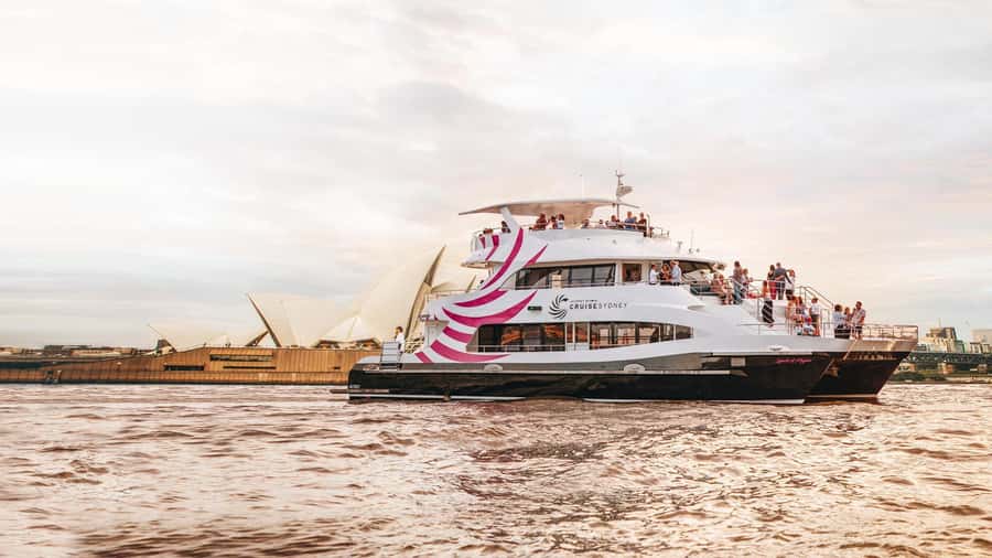Sydney: Sydney Harbor Lunch Cruise with Welcome Drink - Lunch on the Migloo vessel