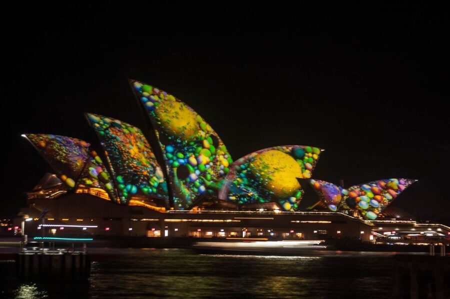 Sydney: Vivid Festival of Light Harbor Cruise with Dinner - What $38 really buys you