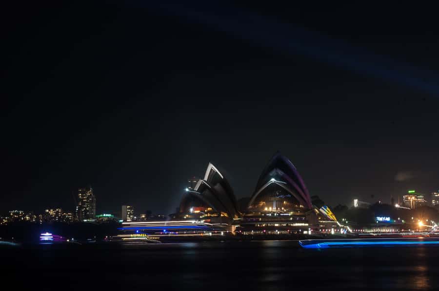 Sydney: Vivid Festival of Light Harbor Cruise with Dinner - Booking, cancellation, and small practical tips